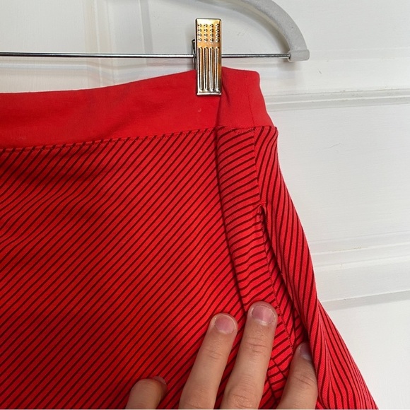 Mountain Hardwear Striped Sporty Outdoor Skirt Size Medium Red Eggplant Colorway - Picture 2 of 8
